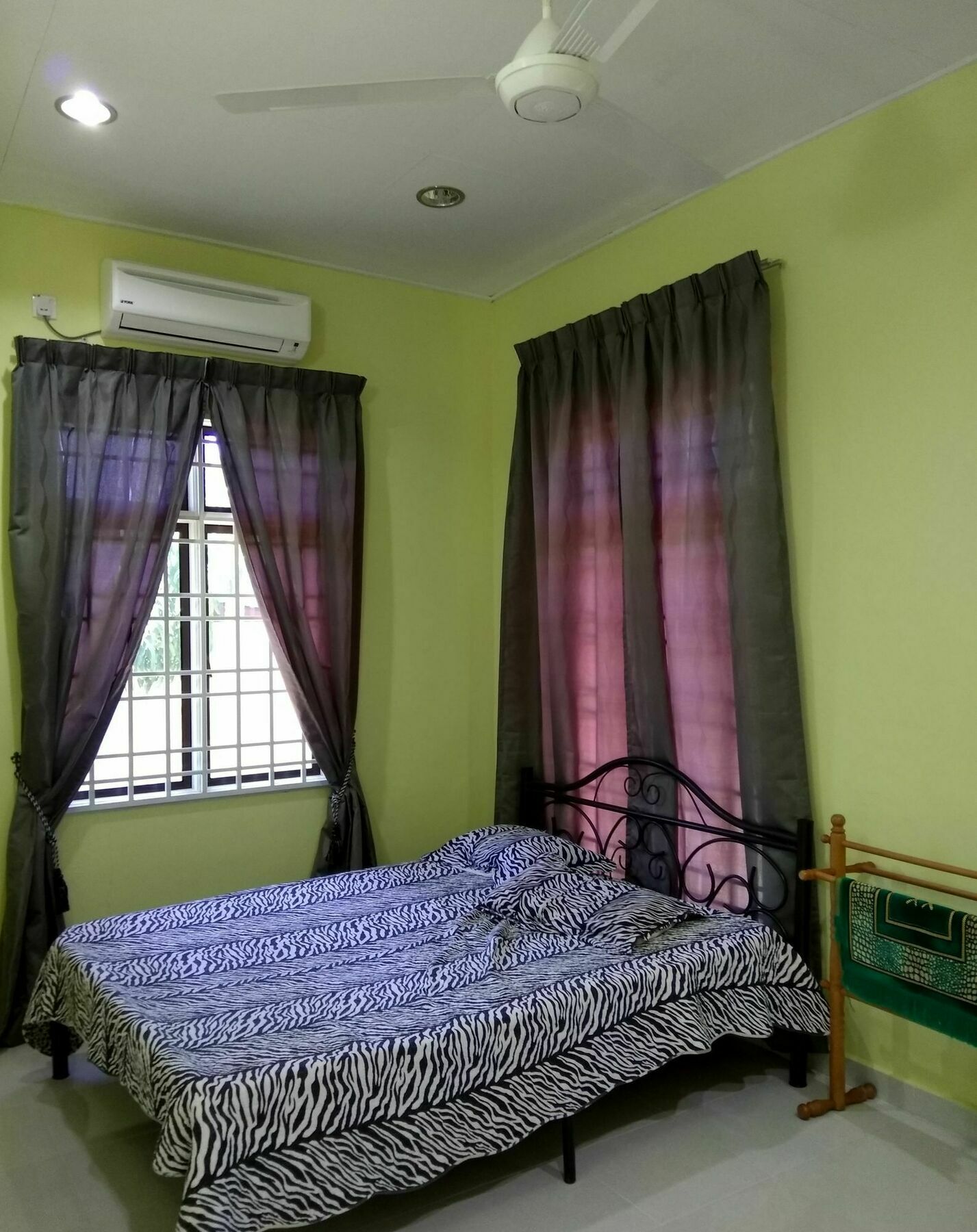 Relaxs Homestay Кота-Бару Екстер'єр фото